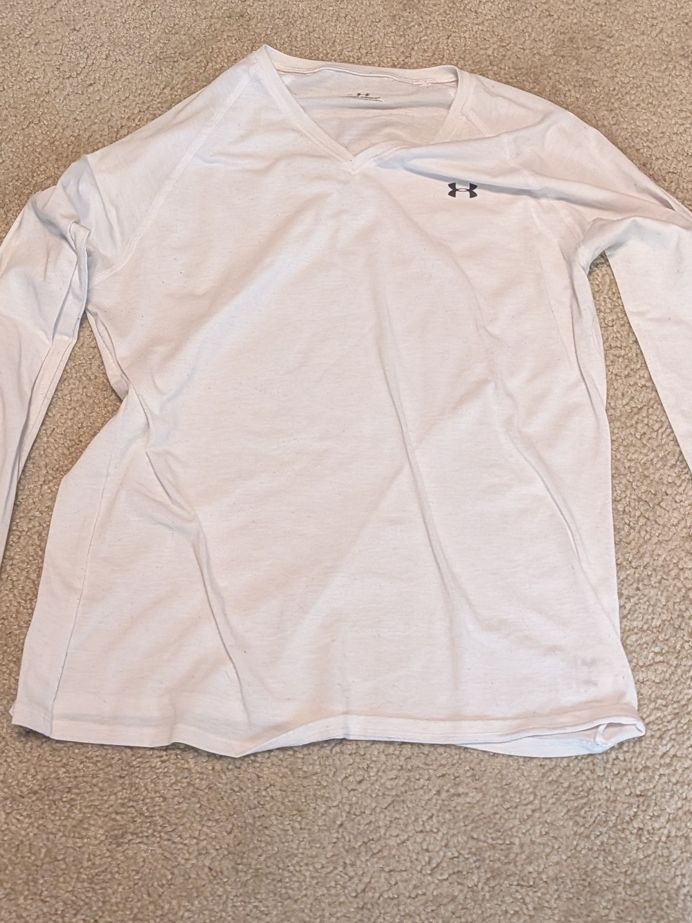 Under Armour Womenâs White V-Neck Long Sleeve Performance Top